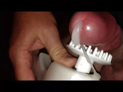 Maskeli yerli kapalı porno sarışın oral seks verir, seks yapar ve yüzüne yük alır