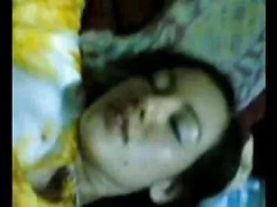 Güzel esmer karısı, pazar sabahı turk yerli porno uzun bir sikiş yolculuğuna ve doggy'ye biniyor!