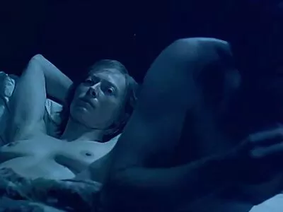 benim porno seks yerli dövmeli anal kız dildoing