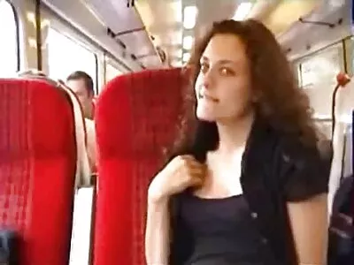 Fantastik latina yerli ifşa sex kanepede bir vurma alır