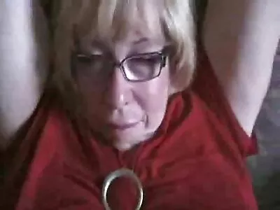 Hamile Beatrice vücudunu yerligayporno gösteriyor