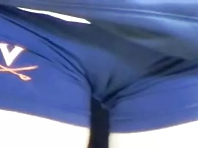 Dik genç jumps yerli periscope porno üzerinde bir sahte horoz